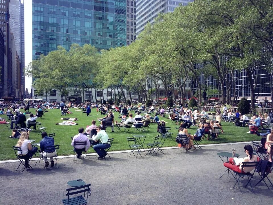 Bryant Park New York фонтан. Public Park. Парк Тринити Плейс внутри. Public Space. Public close