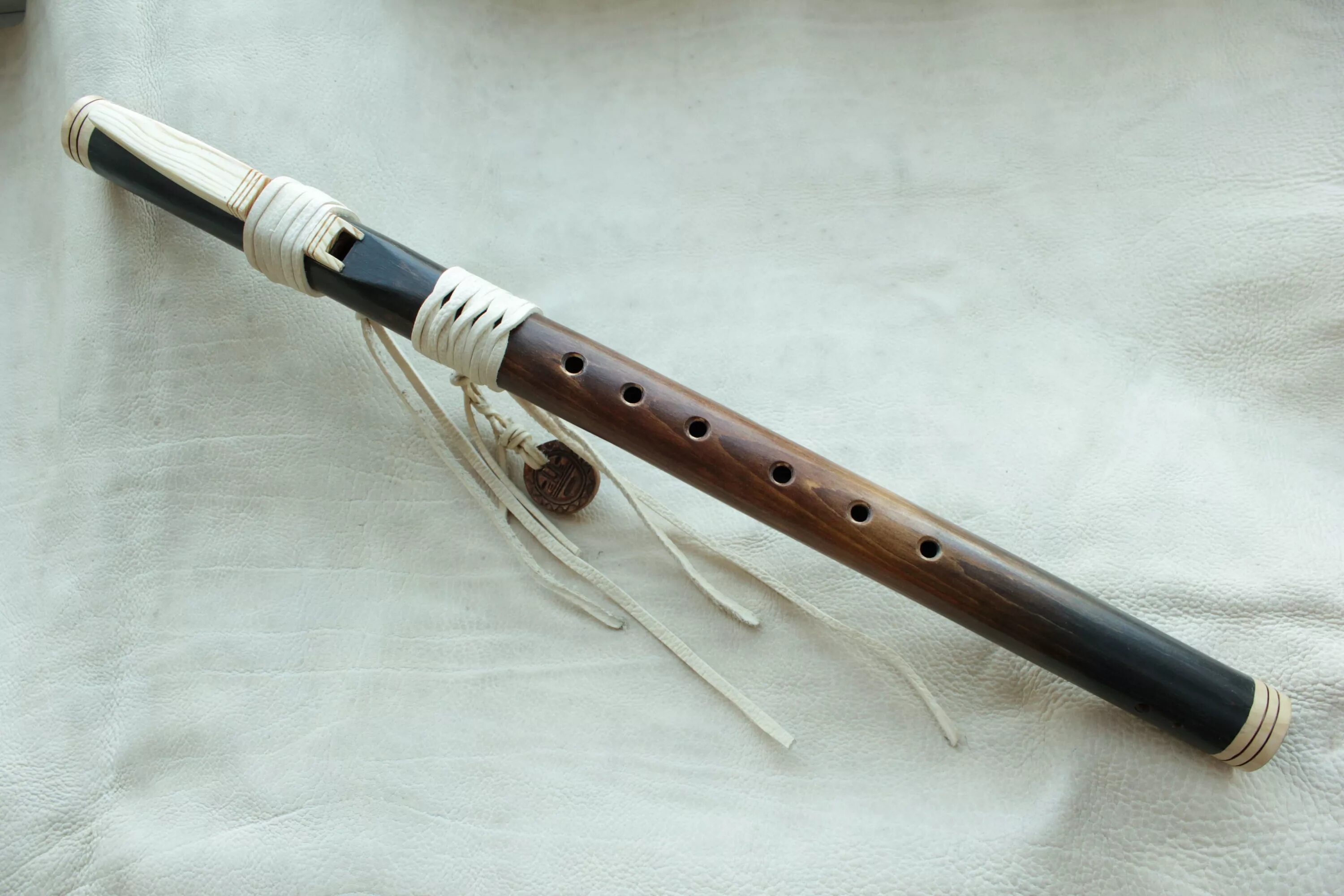 Индейская флейта пимак. Свистковая флейта. Свирель флейта. Свирель блокфлейта.