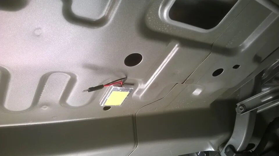 Не открывается багажник авенсис. Подсветка багажника тойота авенсис 3. плафон подсветки багажника авенсис. багажник авенсис 2. toyota avensis 2008 багажник балоник.