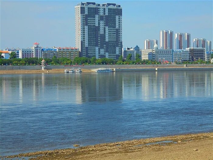 Heihe bank. Хэйхэ набережная. Остров большой Хэйхэ. Хэйхэ Китай набережная. Благовещенск набережная Хэйхэ.