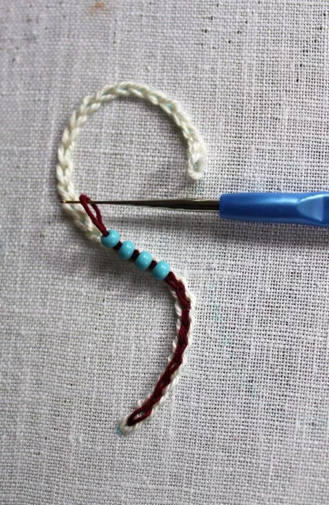 Техники вышивки крючком. Крючок для вышивания тамбурным швом. Тамбурная вышивка крючком. Тамбурное Вышивание иглой. Тамбурная вышивка для начинающих.