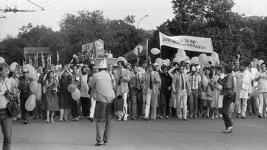 фестиваль молодёжи и студентов в москве 1985. 12 всемирный фестиваль молодежи и студентов в 1985 году в москве. 27 июля 1985 всемирный фестиваль молодежи и студентов в москве. фестиваль молодежи 1985 год москва. всемирный фестиваль молодежи 1985.