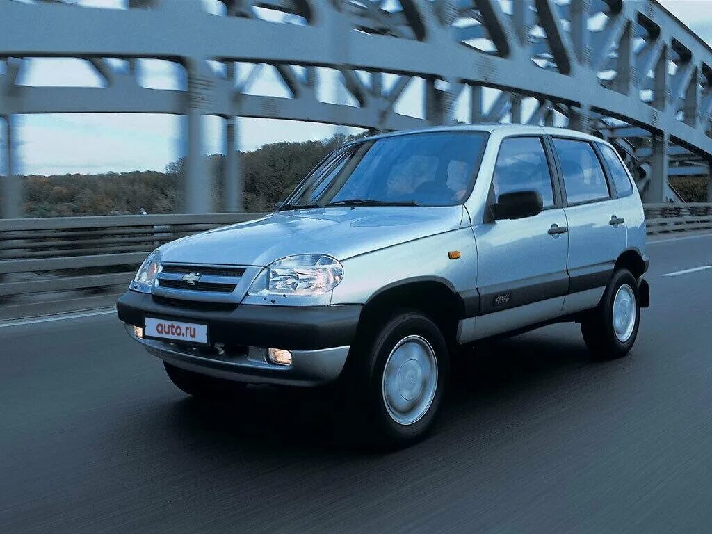 Нива Шевроле 2002. Chevrolet Niva 2000.