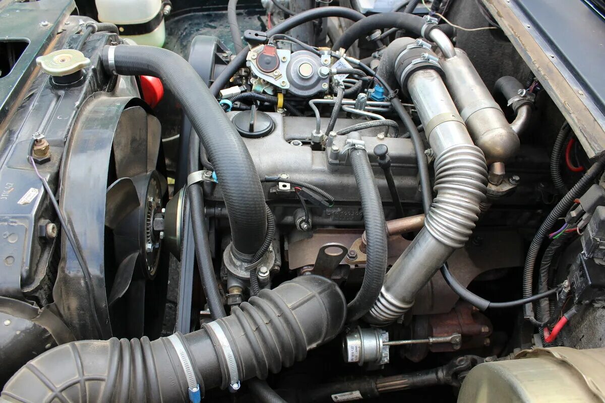 Двигатель уаз хантер. 2. Какие дизеля на хантере. Под капот уаз хантер 2010. Мотор уаз 2.