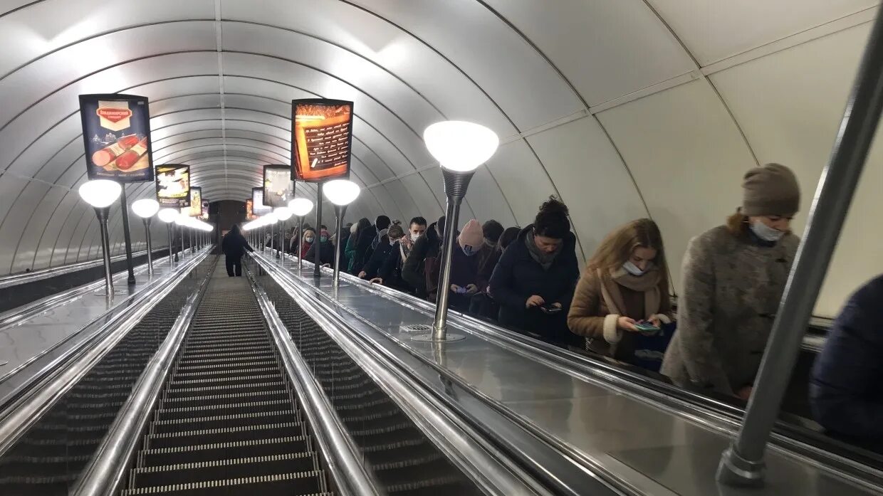 Работа метро в санкт петербурге 31 мая. Гуп петербургский метрополитен. фото метро санкт-петербурга 2025 года. животные в питерском метро. прошу зд в метро подорожал питер?.