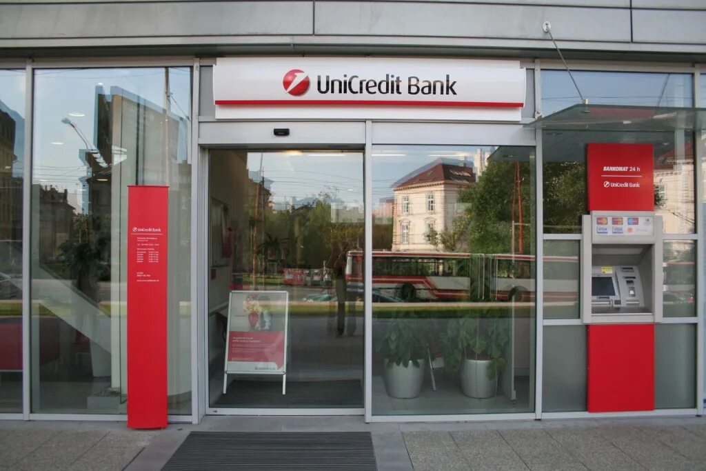 Юникредит банк инн. UNICREDIT банк. UNICREDIT Bank Чехия. ЮНИКРЕДИТ банк фото. ЮНИКРЕДИТ банк офис.