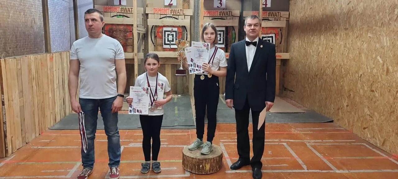 Косопузые рязанцы. Спортивное метание ножа. Рязань метание топоров. Метание ножей рязань. Метание ножей рязань.