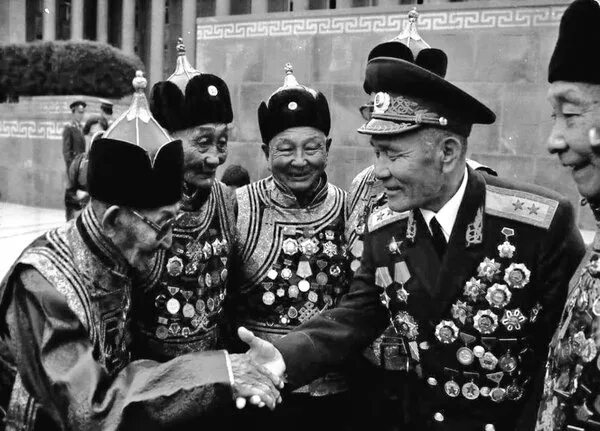 Монгольская советская социалистическая республика. Сталин и чойбалсан. Социалистическая монголия. Монголия социализм. Социалистическая монголия.