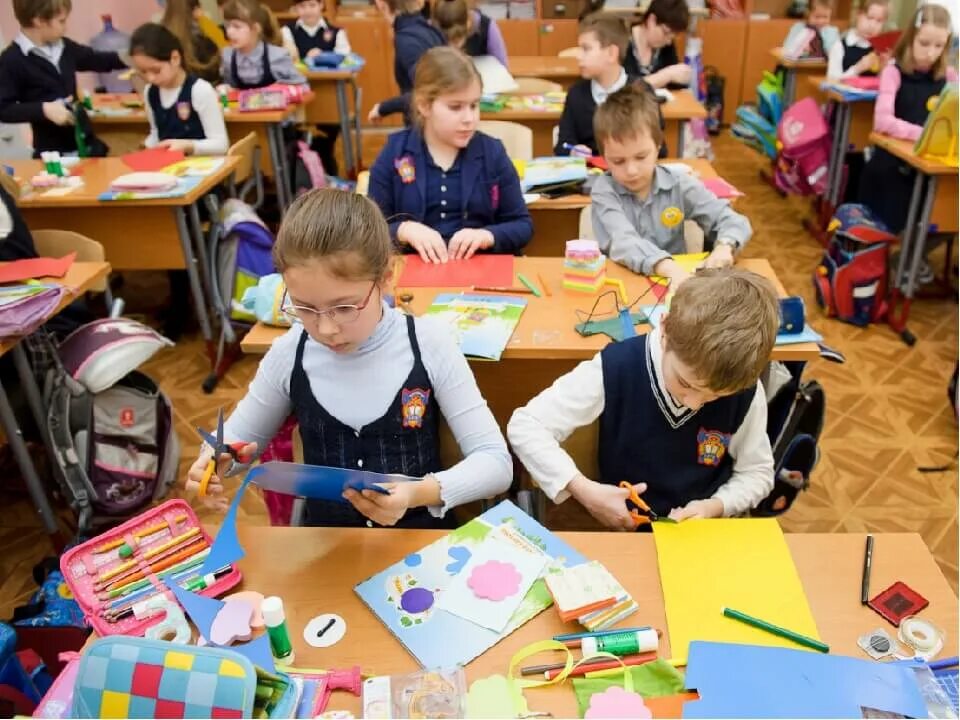 Урок в начальной школе рисунок. Практика в школе для студентов. Практика в начальной школе. Дети в школе на уроке. Школа 2103 ясенево.