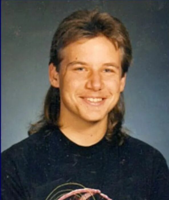 Фото мужчин 80 годов. Mullet 1980s. Маллет 80х мужской. Стрижка маллет мужская 80-е. Маллет стрижка мужская 80 х годов.