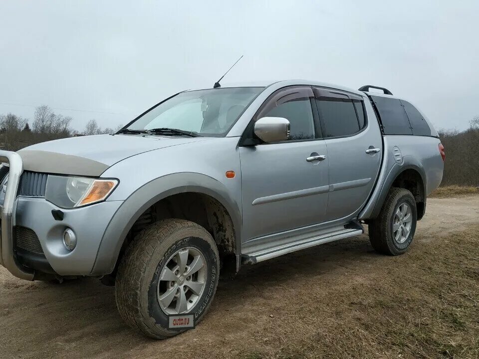 Купить митсубиси с пробегом спб. Mitsubishi l200 IV 2007. Мицубиси л200 пикап серебристый. Мицубиси л200 2007г. Мицубиси л200 пикап серебристый механика.