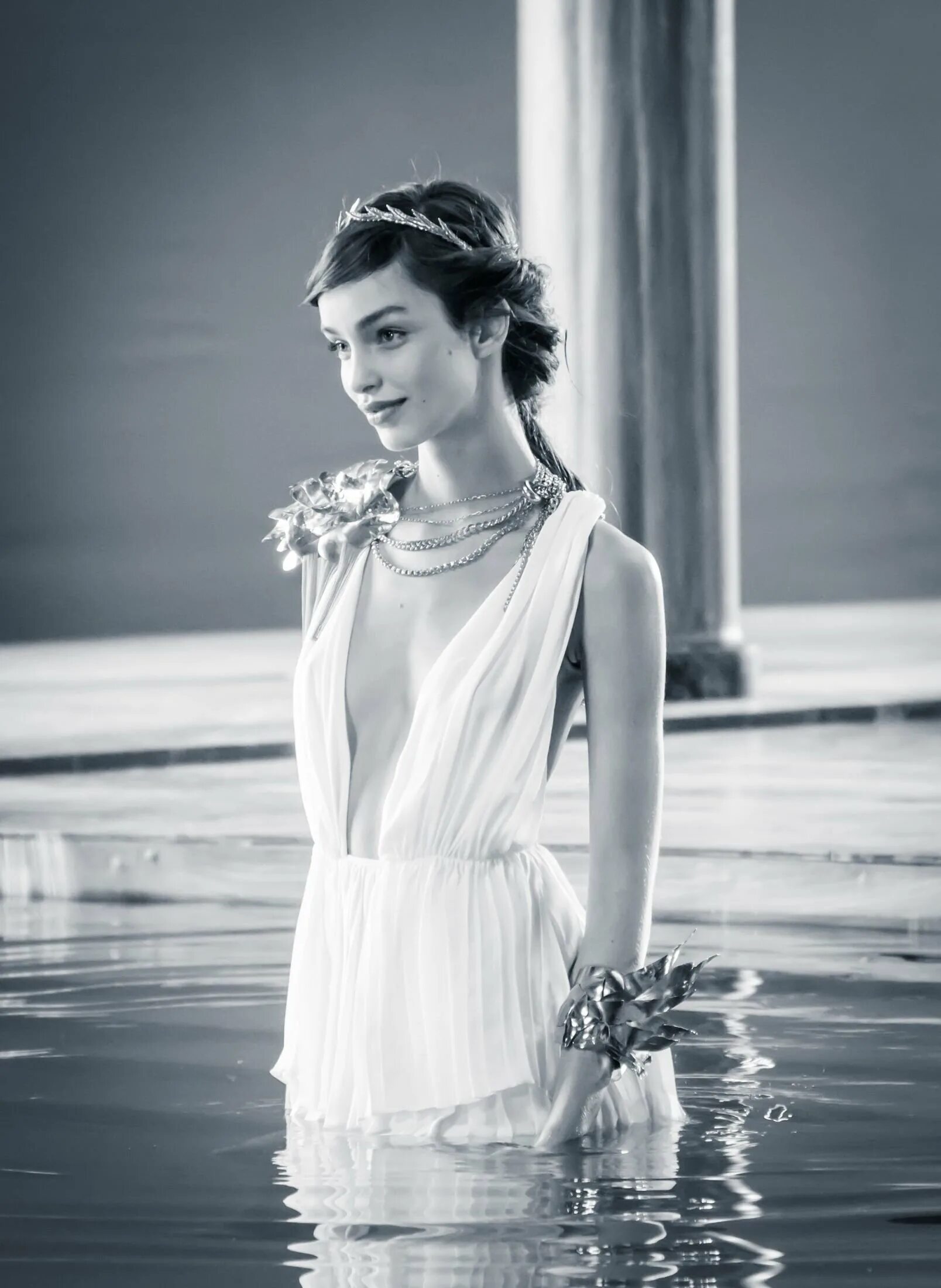 Angie karantoni. Анри каратони греческая модель. Модель luma grothe олимпия. Андри каратони. Андри каратони модель.