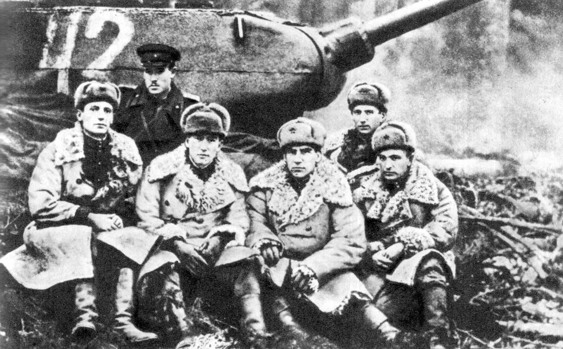 Танковая бригада 1941. Т-34 10-Й Гвардейской танковой бригады. 55 Гвардейская танковая бригада. Командир Гвардейской танковой бригады 1945.