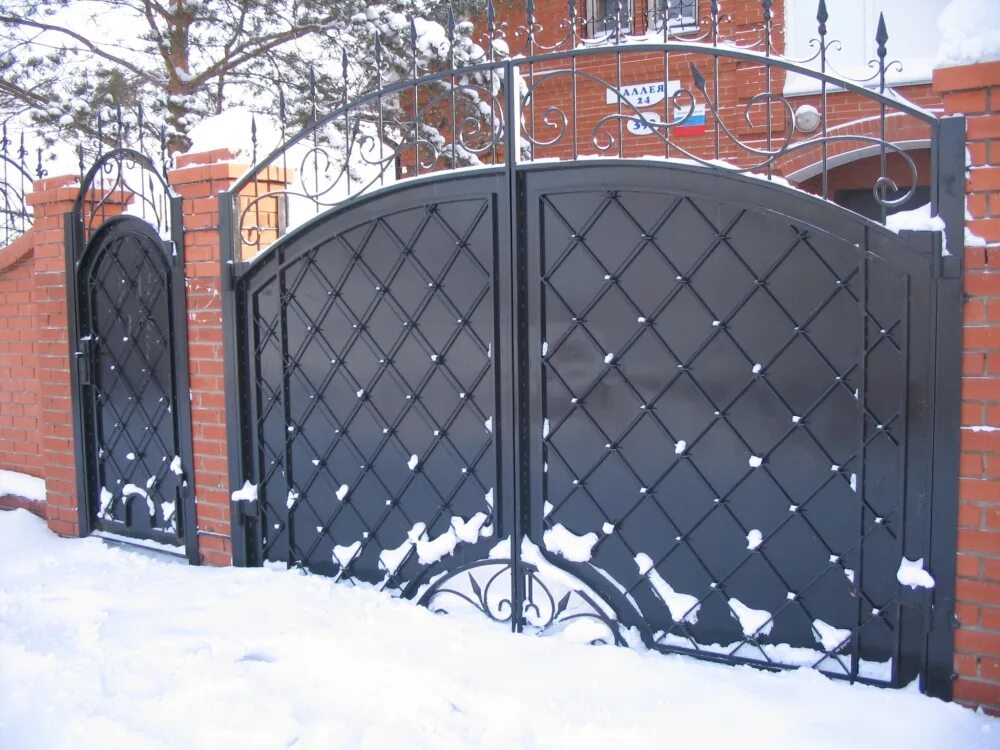 забор из евроштакетника зима. электромагнитный замок на распашные ворота came. ворота с автоматическим приводом зимой. распашные ворота зимой. запор для распашных ворот doorhan.