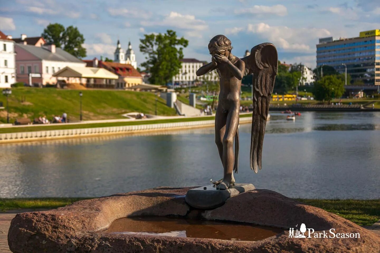 Плачущий ангел минск. Плачущий ангел минск. Плачущий ангел минск. Минск плачущий ангел мемориал на острове слез. Минск остров слез.