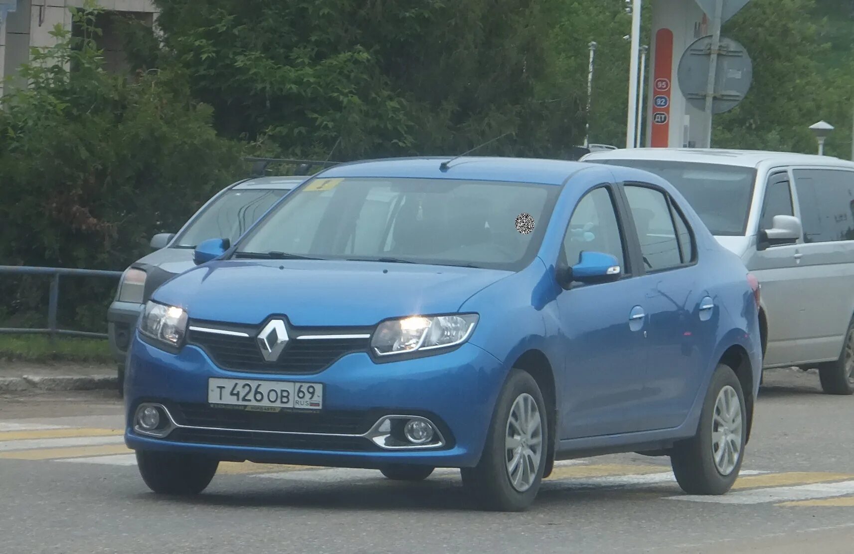 Т668ум69 рено. М684тх69 Renault Sandero. Рено Логан краска 069. Рено 69. Машина Логан номер 331.