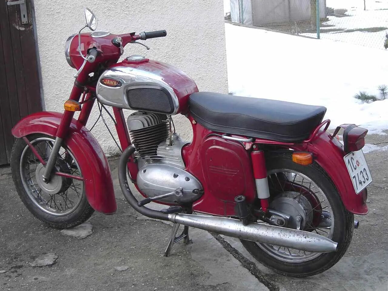 Мотоцикл макака. Ява 250 592. Jawa 250/592. Ява макака мотоцикл.