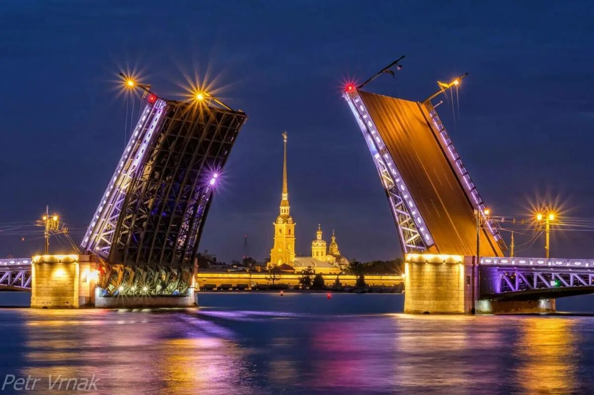 Как называется разводной мост в санкт петербурге. Мосты санкт-петербурга. достопримечательности санкт-петербурга дворцовый мост. дворцовый мост разводные мосты санкт-петербурга. университетская набережная разводные мосты.