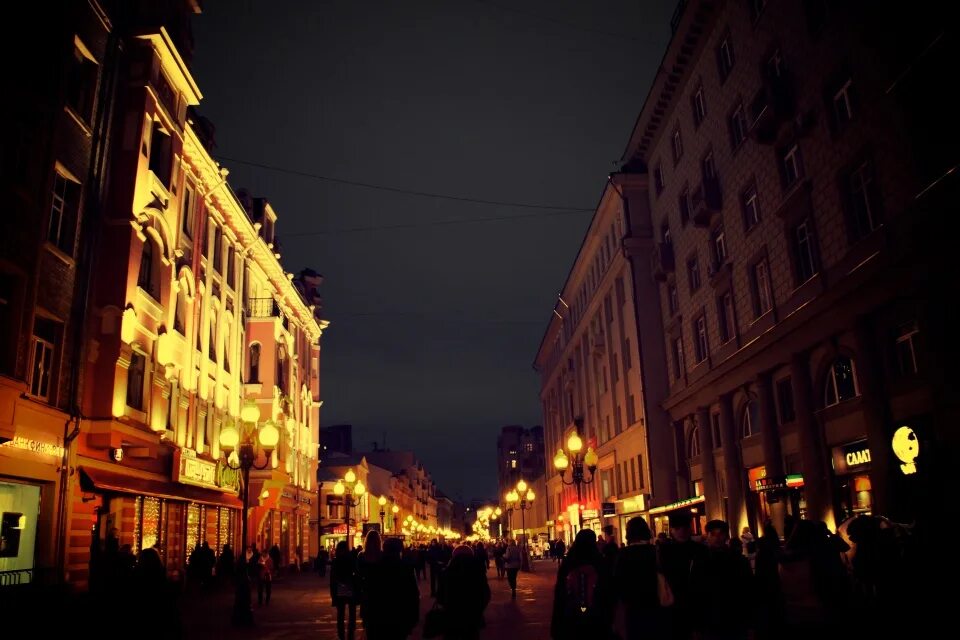 Старый Арбат. Старый Арбат Москва вечером. Москва ночной Арбат улицы. Москва улица Арбат летом ночью. Был вечер пуст