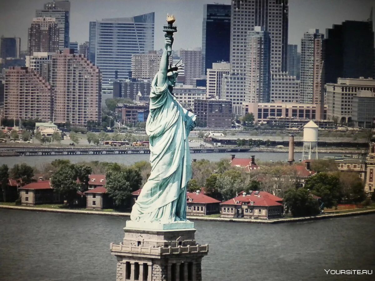 Чем известна страна сша. Статуя свободы Нью-Йорк. Нью-Йорк бстатуясвободы. НЬЮЙ РРК статуя свободы. Нью-Йорк достопримечательности статуя свободы.