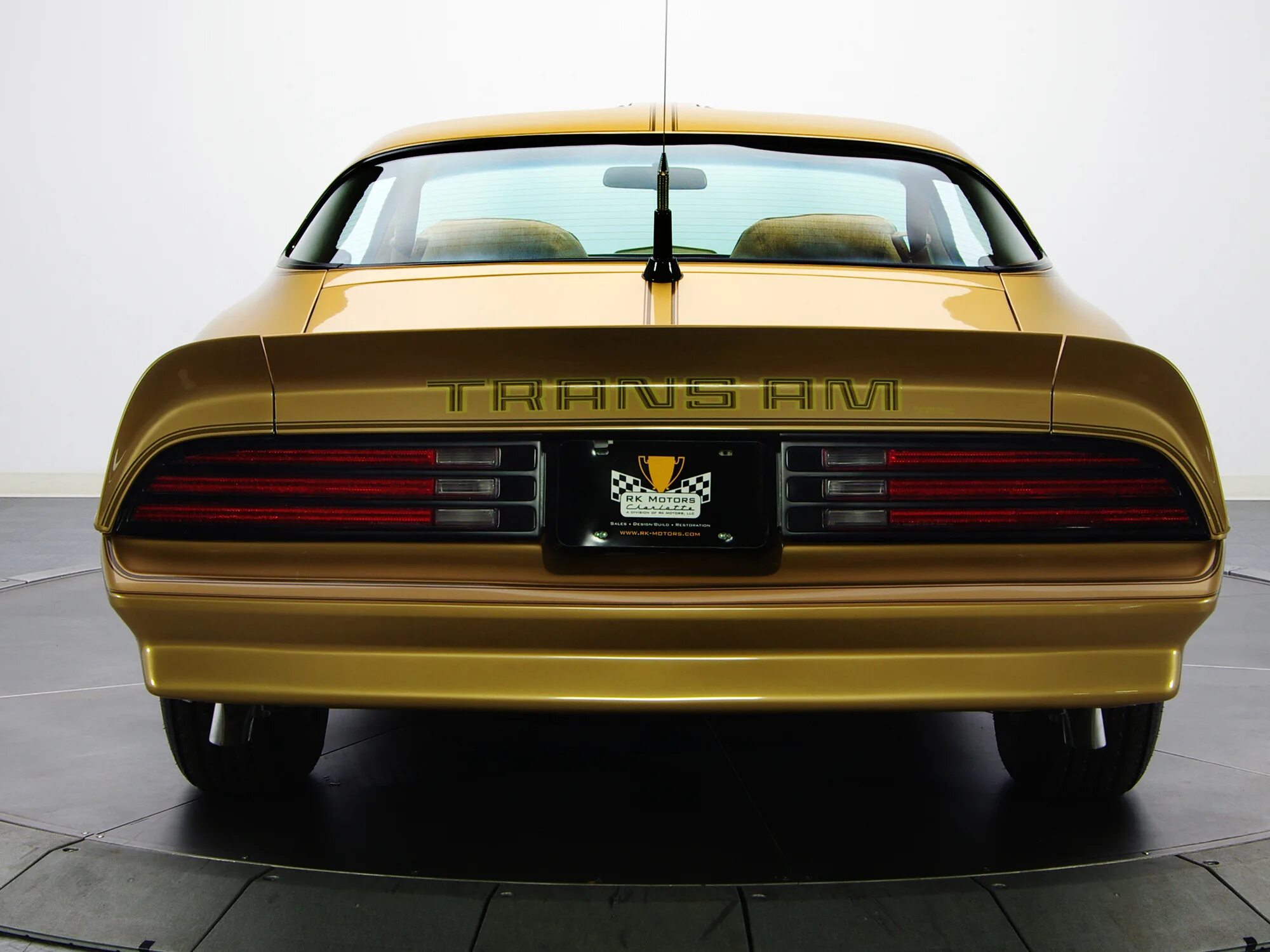 Gold special. Pontiac Trans am 1978. Pontiac Trans am золотой. Firebird Pontiac 1978 Trans am Gold. Pontiac Firebird Trans am 1978 года.