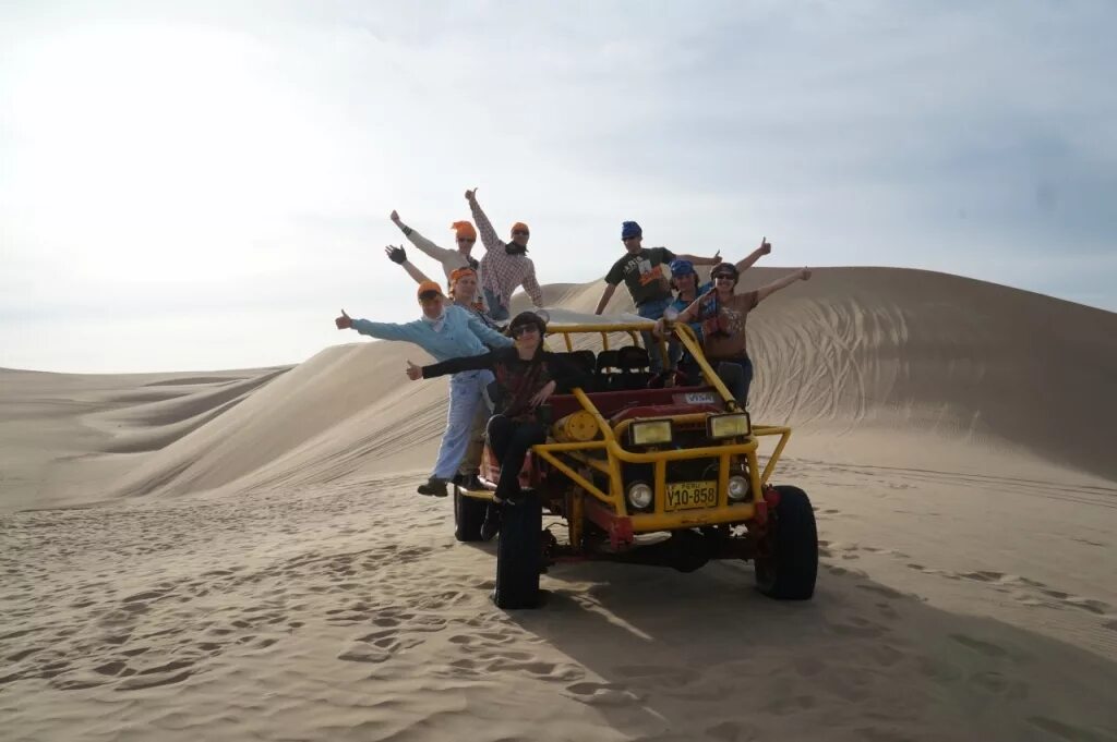 Пустыня ездить. Багги в пустыне. Машины для езды по пустыне. Гонки на багги по пустыне. Машина для езды по песку.