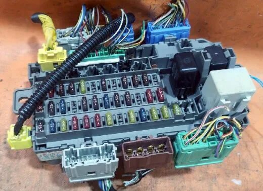 Хонда степвагон предохранители в салоне 38200S47901 Блок предохранителей салонный Honda Stepwgn RF1/RF2 1996-2001 38200-