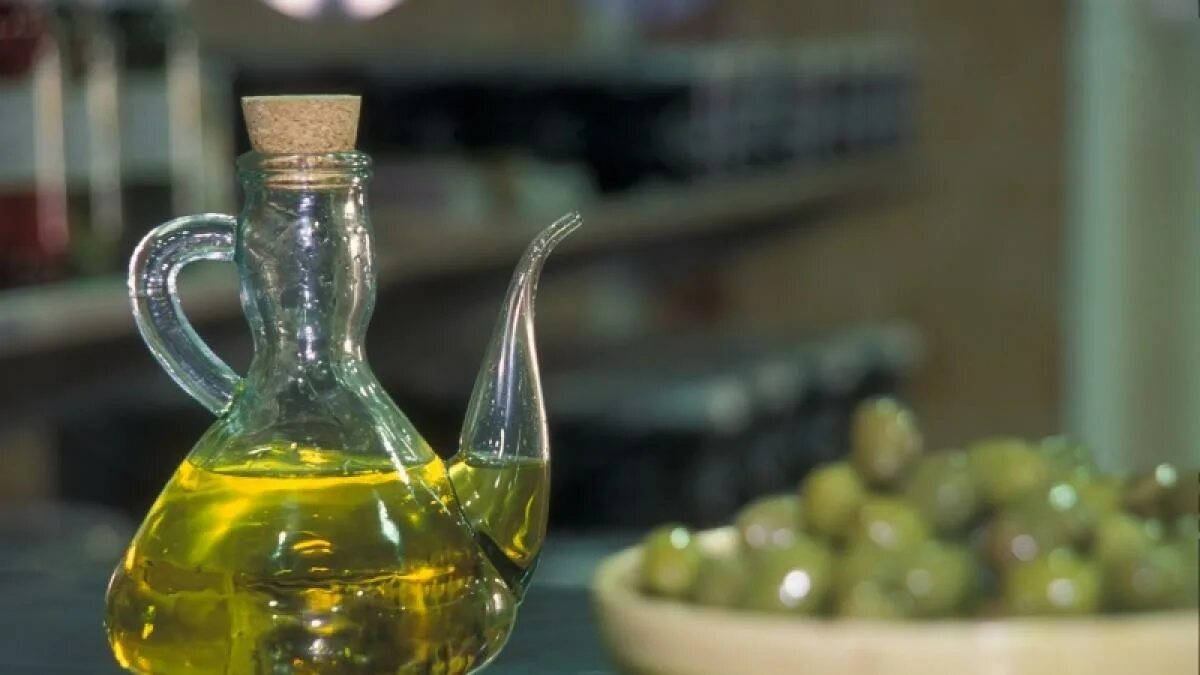 Завод оливкового масла. Производство оливкового масла. Поддельное оливковое масло. Производство оливок. Оливковое масло для рыбы