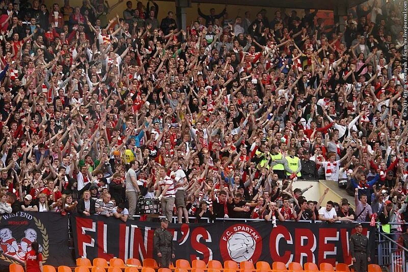 с какой стороны встает солнце. запад б. зоологическая 6 екатеринбург. танки на параде. парад танков.