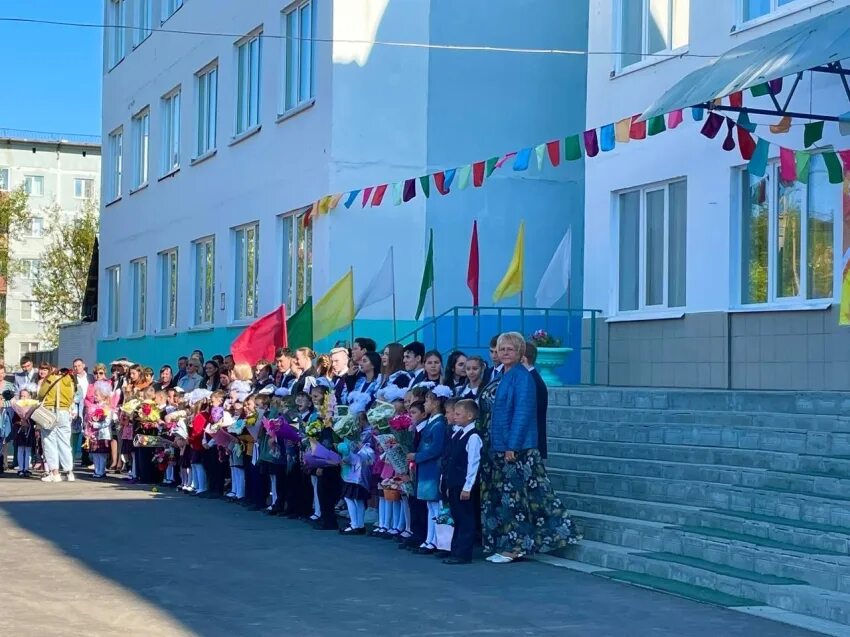 Новый учебный год в городе. Школа 30 Чита. Школа 1 Чита. Учителя школы 30 Чита. 30 Школы читы.