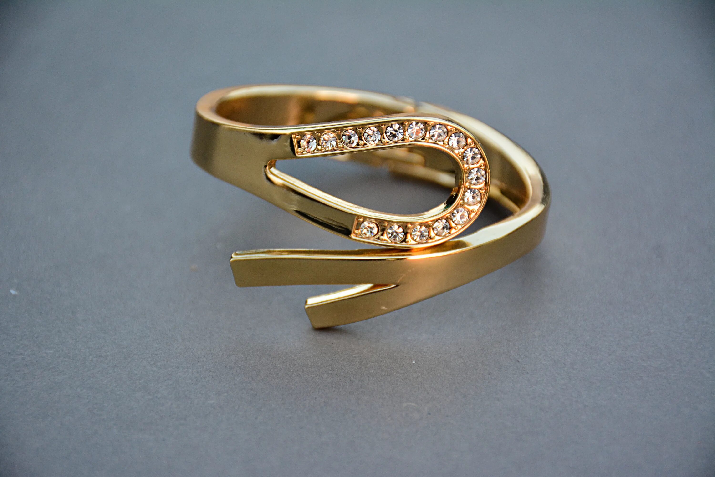Золотое кольцо. Кольцо (украшение). Обручальное кольцо женское золото. Оригинальные золотые кольца женские.