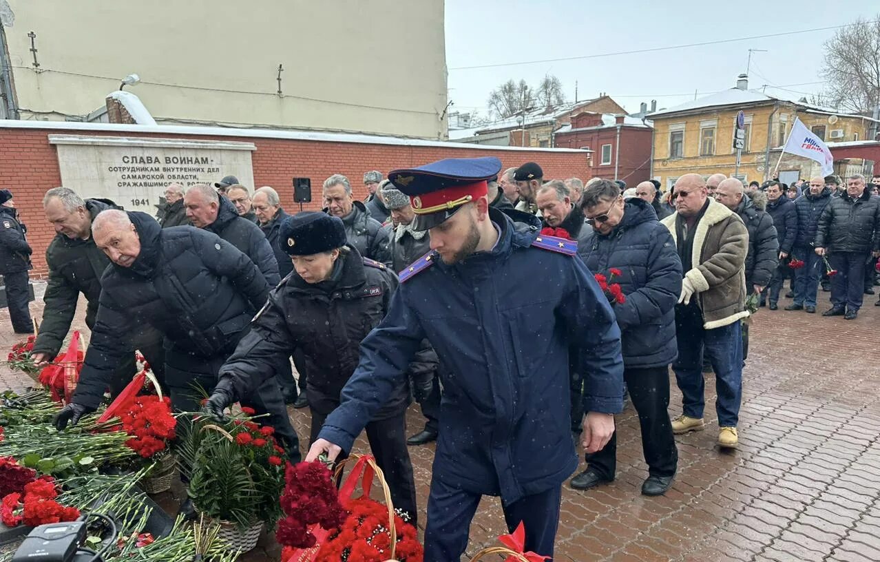 10 февраля 2015. ГУВД Самарской области пожар. Памяти погибших в Самарском ГУВД. Пожар в Самарском ГУВД.