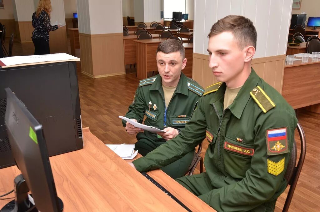 Курсантов слушателей образовательных учреждений
