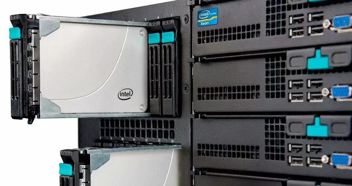 Диск сервера sata. Ссд сервер. ssd для сервера. накопитель для сервера. ssd диски для серверов.