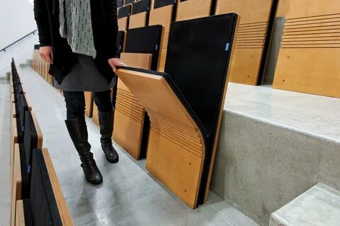 Откидывающийся стул