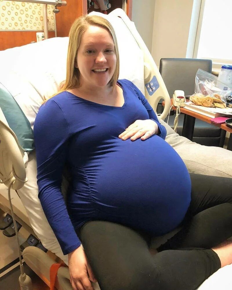 Прегнант нелли pregnant. Прегнант дизабелли биг белли. Беременная teen. Прегнант энормус белли. Голые беременные брюнетки.