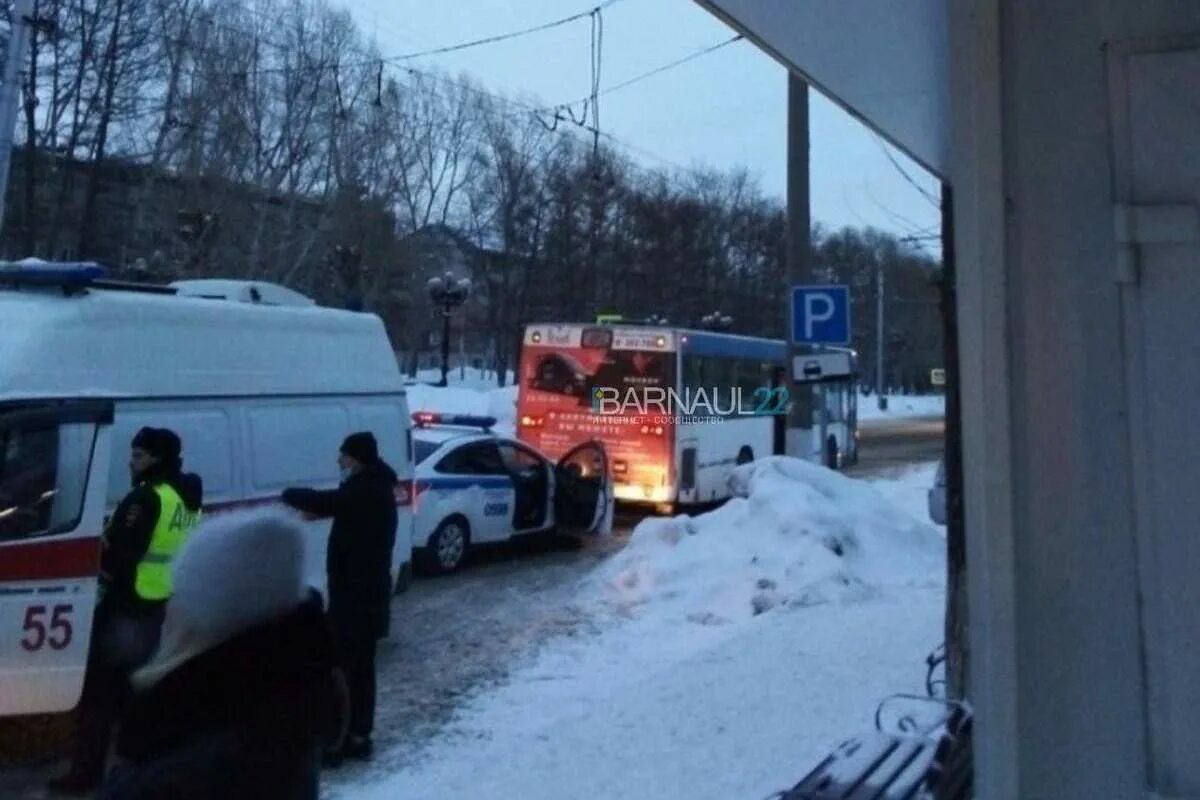 Автобусы аварии Барнаул. Авария в Барнауле автобус 2.