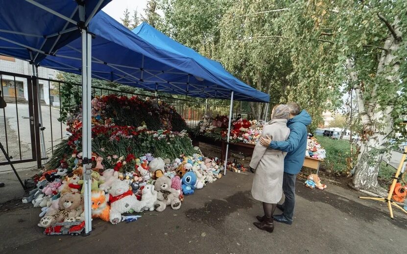 Криминалы ижевска и удмуртии. Похороны детей в Удмуртии. Похороны детей погибших в Ижевске. В Ижевске прощаются с детьми.