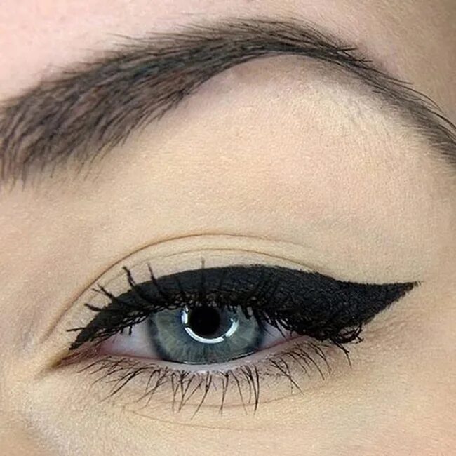 Black eyeliner. Стрелки на глазах. Красивые стрелки. Красивые стрелки на глазах. Широкие стрелки на глазах.