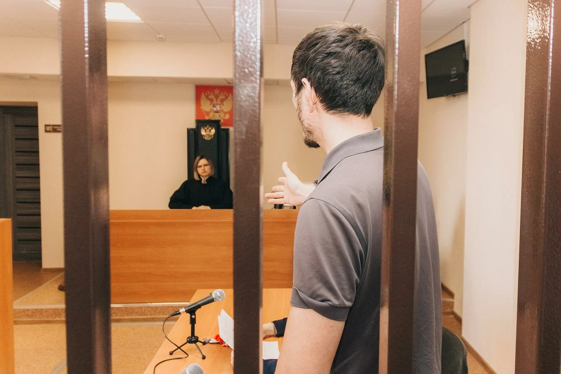 Черные риэлторы. По дому хозяина суди. Волжский следователь. Следователь расследует. По дому хозяина суди.