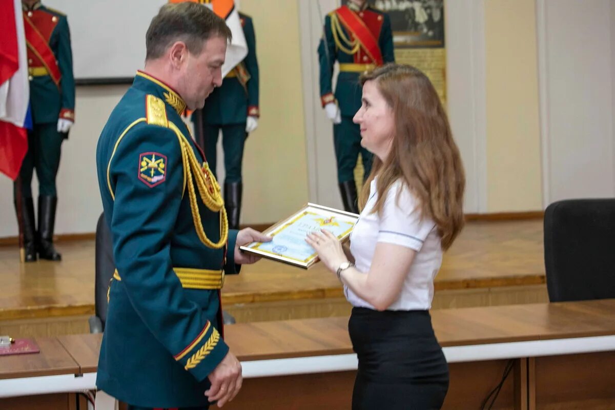 Руководить 20