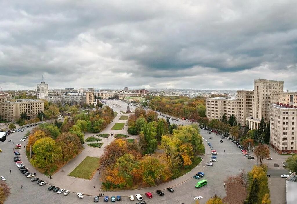 Сколько жило в харькове. Харьков площадь свободы. Харьков Центральная площадь. Центр Харькова площадь свободы. Европейская площадь Харьков.