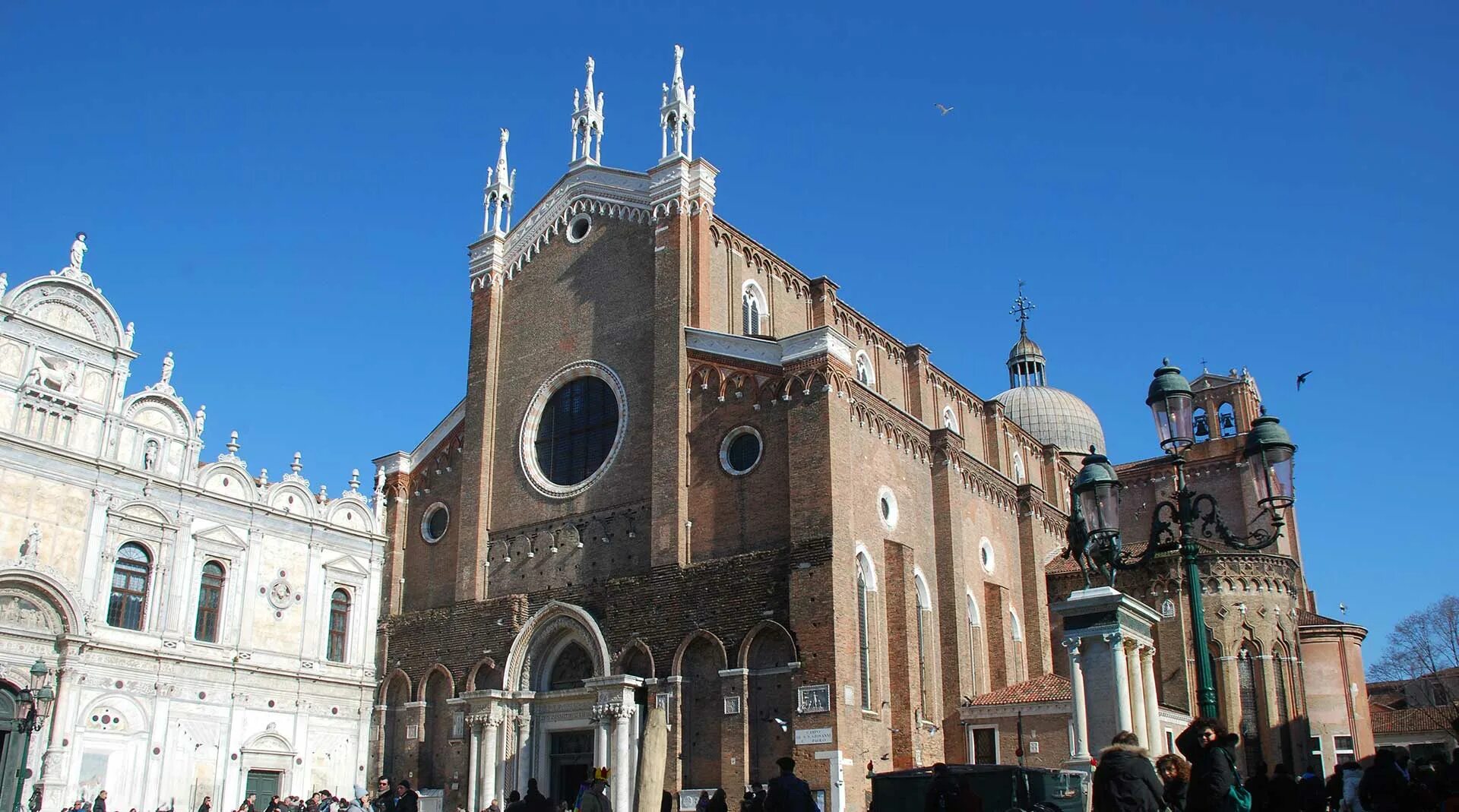 San giovanni. Церковь Сан Джованни э Паоло Венеция. Площадь Сан Джованни э Паоло. Площадь Сан Джованни и Паоло в Венеции. Базилика Санти-Джованни-э-Паоло Венеция.