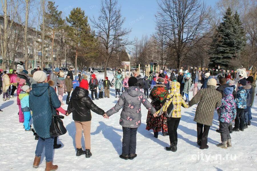 Масленица в нижневартовске 2024. Масленица Коркино. Масленица в Новокузнецке 2022. Масленица Автозаводский парк 2016. Праздники в Новокузнецке маслени.