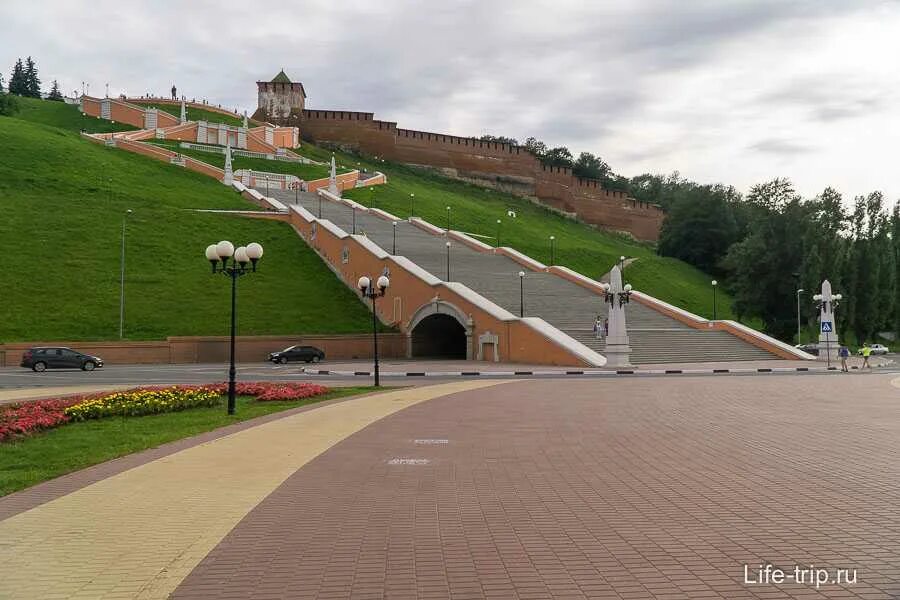 Достопримечательности новгорода за 1 день. Чкаловская лестница Нижний. Нижегородский Кремль Чкаловская лестница. Чкаловская лестница Нижний Новгород. Чкаловская лестница Великий Новгород.