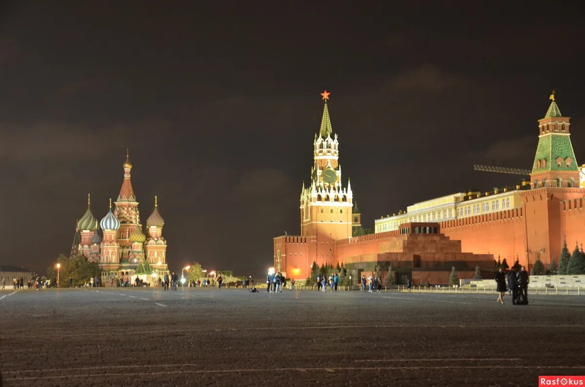 Красная площадь time lapse. Красная площадь 1590×530. The kremlin was built in