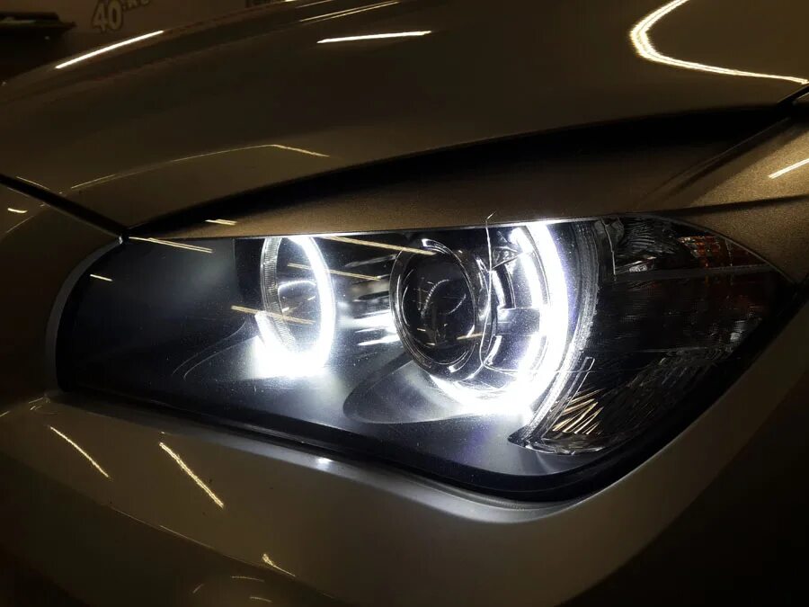 Ремонт фар бмв. X1e84 ангельские глазки. Bi led линзы BMW x1 e84. BMW x1 e84 ангельские глазки. Фары BMW x1 e84 диоды.