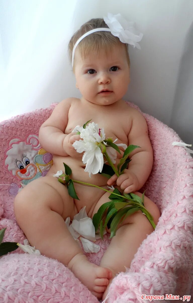 6 месяцев девочке поздравления. Открытка на полгодика девочке. Младенец девочка. Красивая малышка. Малыш девочка.
