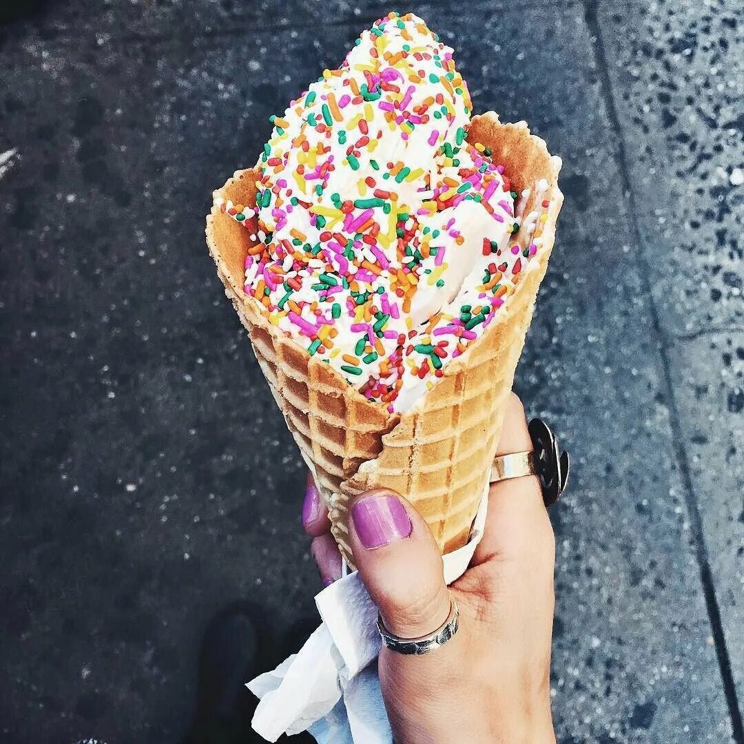 Можно ли мороженое на ночь. Мороженое. Разноцветное мороженое. Мороженое рожок. Красивое мороженое.