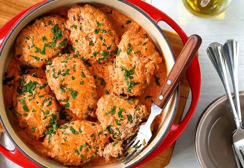 Рецепт самых вкусных ленивых голубцов. Ленивые голубцы котлетками. ленивые голубцы из куриного фарша в духовке. ленивые голубцы на сковороде с подливкой. фото ленивых голубцов.